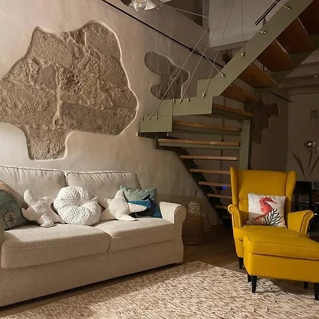 Antico E Moderno Con Design Nyaraló